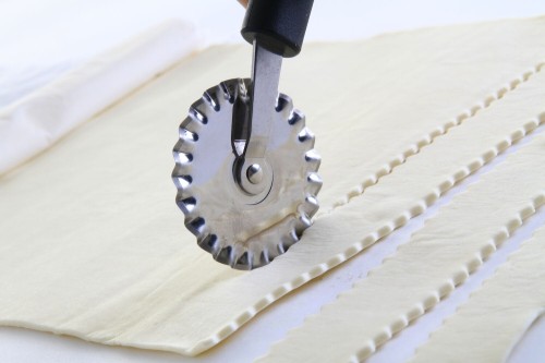 Przejdź do produktu Radełko do ciasta z falowanym ostrzem, HENDI, (L)188mm