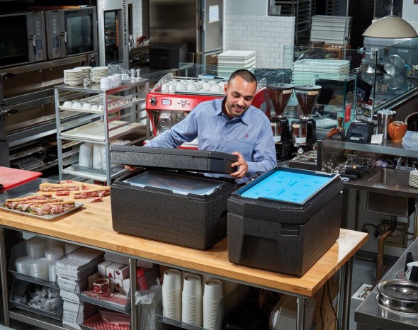 Pojemnik termoizolacyjny Cam GoBox ładowany od góry, GN 1/1, 46 l, Cambro, czarny, 680x400x(H)321mm Kod: EPP180LH110